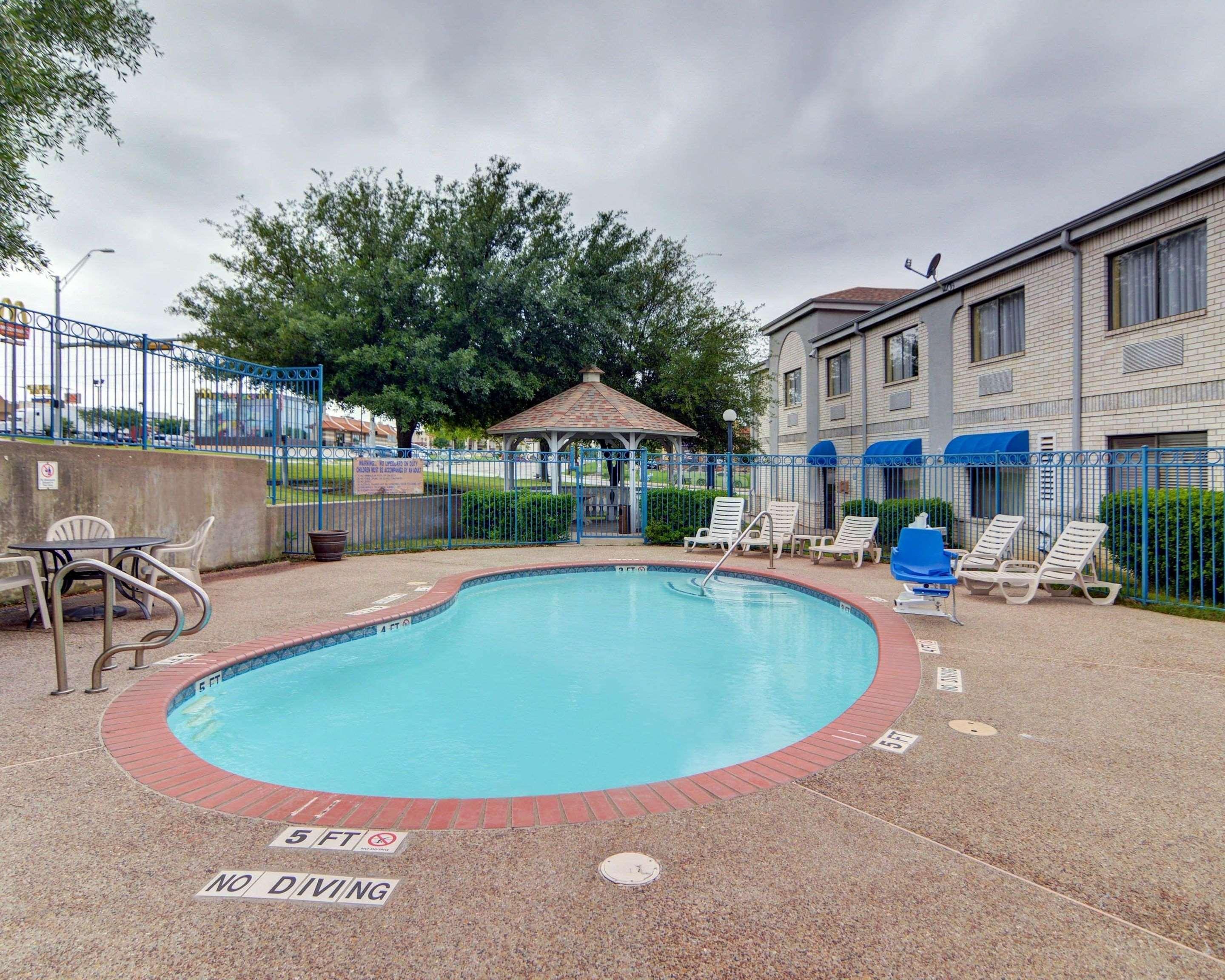 Quality Inn & Suites Grand Prairie Eksteriør billede