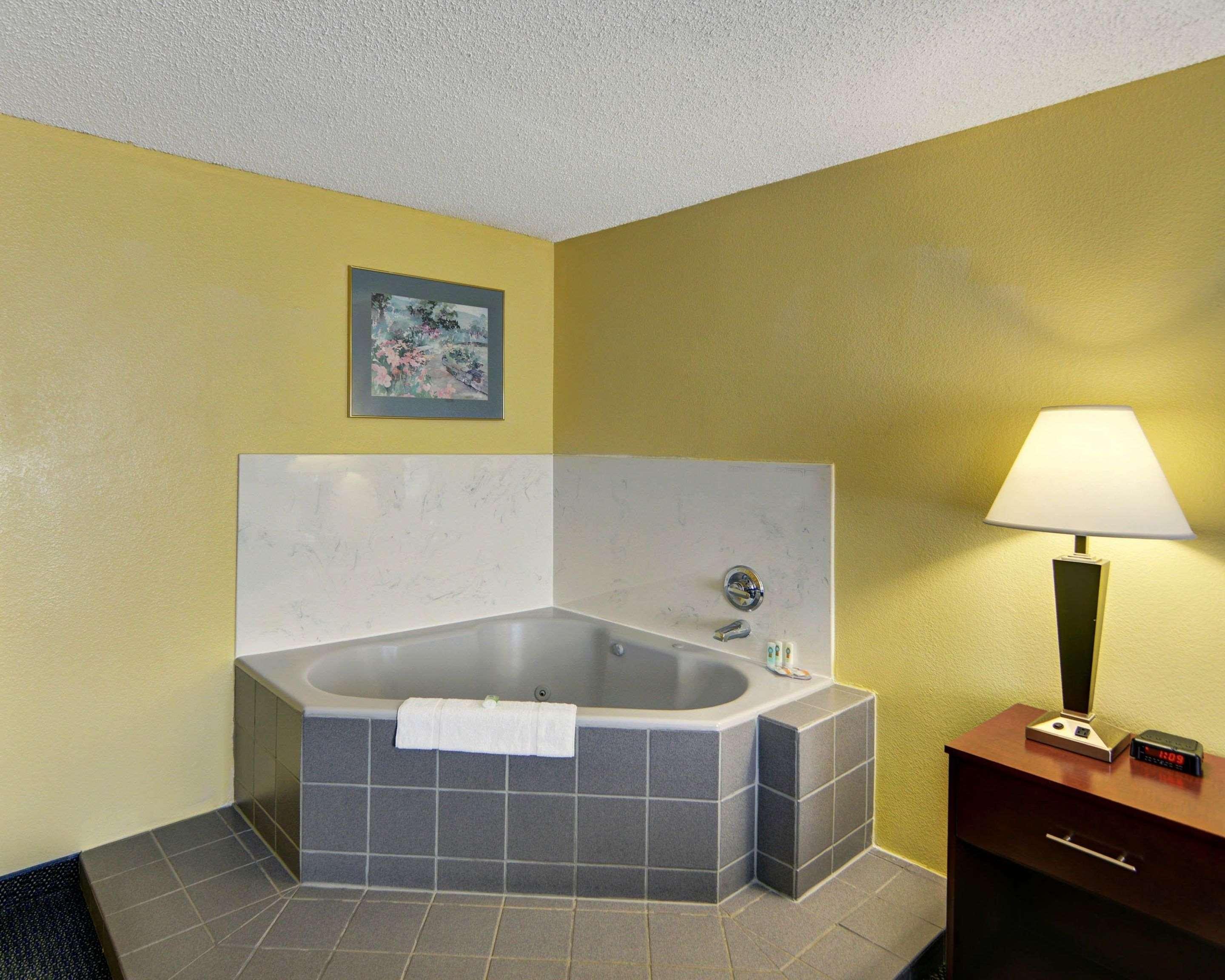 Quality Inn & Suites Grand Prairie Eksteriør billede